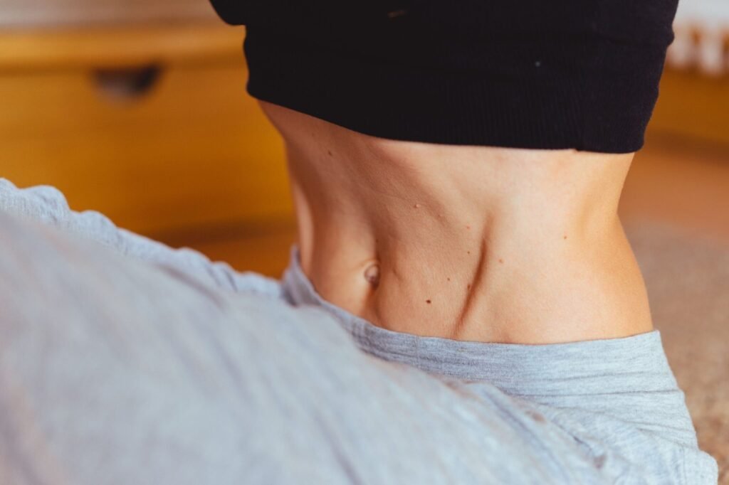 Abdomen y zona lumbar de una mujer